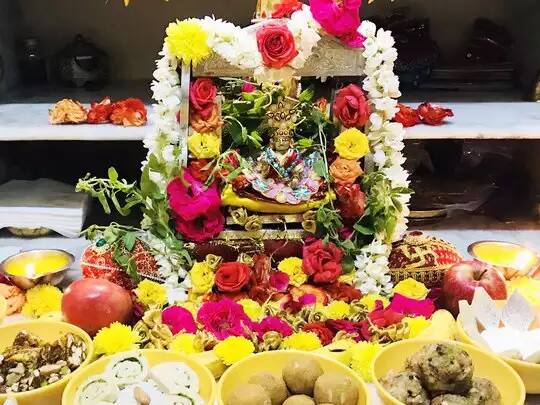 Janmashtami 2021 know shri Krishna puja vidhi clothes and bhog according to zodiac during janmashtmi puja importance Janmastami: 101 વર્ષ બાદ બની રહ્યો છે આ વિશેષ યોગ, જન્માષ્ટમી પર રાશિ અનુસાર આ રીતે કરો પૂજા