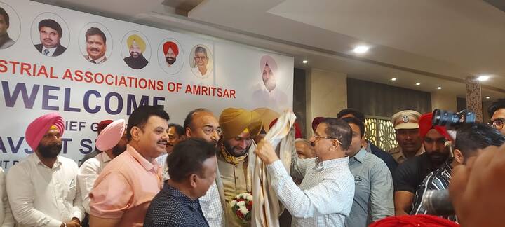 ਸਿੱਧੂ ਨੇ ਨਾਂਅ ਲਏ ਬਗ਼ੈਰ ਇੱਕ ਵੀਡੀਓ ਵੀ ਪੋਸਟ ਕੀਤੀ ਤੇ ਚੋਣ ਵਾਅਦੇ ਯਾਦ ਕਰਵਾਏ ਅਤੇ ਅੰਮ੍ਰਿਤਸਰ ਵਿੱਚ ਵਪਾਰੀਆਂ ਨਾਲ ਕੀਤੀ ਬੈਠਕ ਵਿੱਚ ਵੀ ਉਨ੍ਹਾਂ ਖ਼ੂਬ ਭੜਾਸ ਕੱਢੀ।