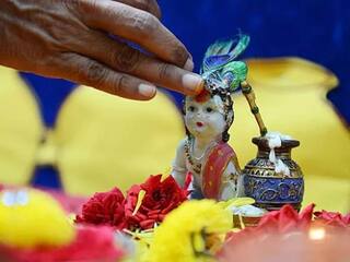 Janmastami 2021: જન્માષ્ટમી પર  આ દુર્લભ સંયોગમાં રાશિનુસાર કરો કૃષ્ણ મંત્રના જાપ, આર્થિક સંકટથી મળશે મુક્તિ