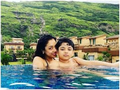 ब्लैक बिकिनी पहनकर बेटे के साथ पूल में एंजॉय करती दिखीं Anupamaa फेम Rupali Ganguly , फैन्स को पसंद आया एक्ट्रेस का नया लुक