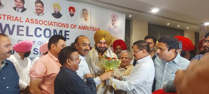 ਉਨ੍ਹਾਂ ਕਿਹਾ ਕਿ ਬਿਜਲੀ ਨੌਂ ਰੁਪਏ ਦੀ ਬਜਾਇ ਤਿੰਨ ਰੁਪਏ ਪ੍ਰਤੀ ਯੂਨਿਟ ਹੋਣੀ ਚਾਹੀਦੀ ਹੈ ਤੇ ਬਿਜਲੀ ਸਮਝੌਤੇ ਰੱਦ ਹੋਣੇ ਚਾਹੀਦੇ ਹਨ, ਜਿਸ ਨਾਲ ਪੰਜਾਬ ਵਿੱਚ ਕਾਂਗਰਸ ਦੀ ਮੁੜ ਤੋਂ ਵਾਪਸੀ ਹੋਵੇਗੀ।