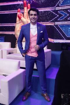 'ছাঁইয়া ছাঁইয়া' গানের তালে মঞ্চে পা মেলালেন আবীর-দিতিপ্রিয়া!