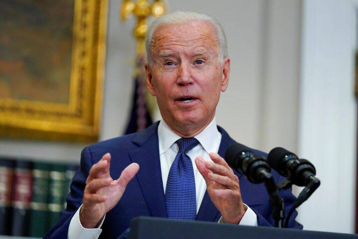 Joe Biden: ফের কাবুল বিমানবন্দরে জঙ্গি হানা হতে পারে, সতর্ক করলেন বাইডেন Joe Biden warns another attack at kabul airport likely in 24 to 36 hours Joe Biden: ফের কাবুল বিমানবন্দরে জঙ্গি হানা হতে পারে, সতর্ক করলেন বাইডেন