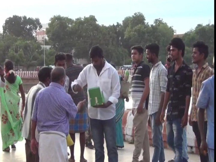 ரெட் கார்டு நீக்கம் கேக் வெட்டிக் கொண்டாடிய மதுரை வாழ் சிம்பு ரசிகர்கள்...!