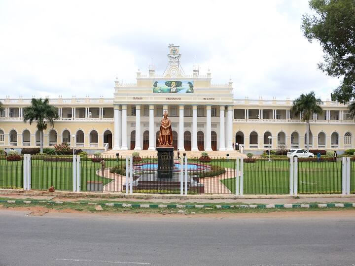 Karnataka: University of Mysore Bans Girl Students’ Movements After 6:30 PM Karnataka: University of Mysore Bans Girl Students’ Movements After 6:30 PM