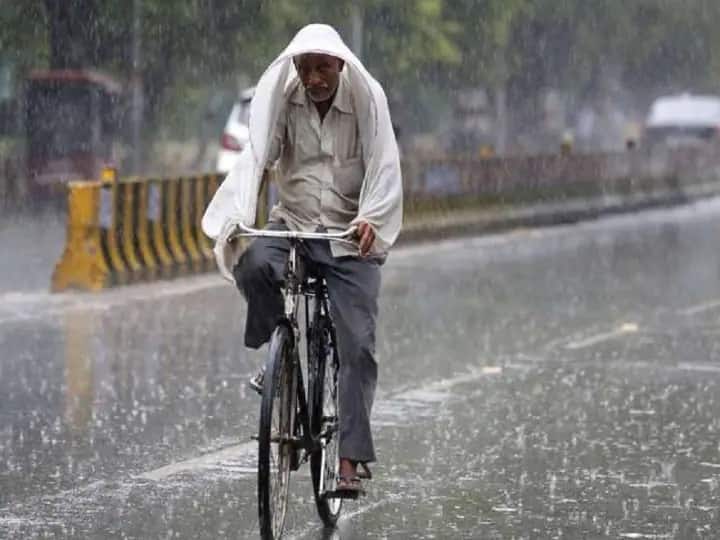 Rain Lashes Delhi-NCR, Locals Can Expect Moderate To Heavy Rainfalls For Next Two Hours Rain Lashes Delhi-NCR, Expect Moderate To Heavy Rainfalls For Next Two Hours