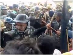 Farmers Protest: करनाल में किसानों पर हरियाणा पुलिस का लाठीचार्ज, बीजेपी की बैठक का कर रहे थे विरोध