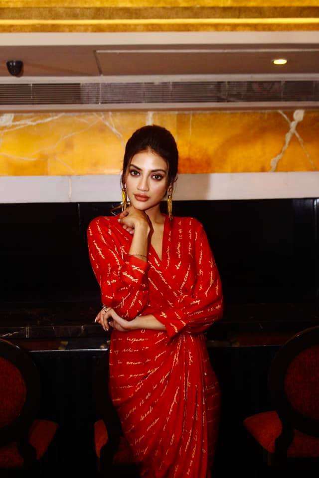 নুসরত সেসময় বলেছিলেন, কোনও ধর্ম মানুষকে তাঁর পোশাক বা সিঁদুর, শাঁখা পরার কথা বলে দিতে পারে না। তিনি কী পরবেন সেটা একমাত্র তাঁর ব্যক্তিগত পছন্দের ব্যাপার। একদিকে যেমন পরিবারের সঙ্গে মিলে রোজা রেখেছেন নুসরত, আবার নিখিলের সঙ্গে সিঁদুর খেলেছেন, রথের দড়িতে টানও দিয়েছেন সুন্দরী নায়িকা।