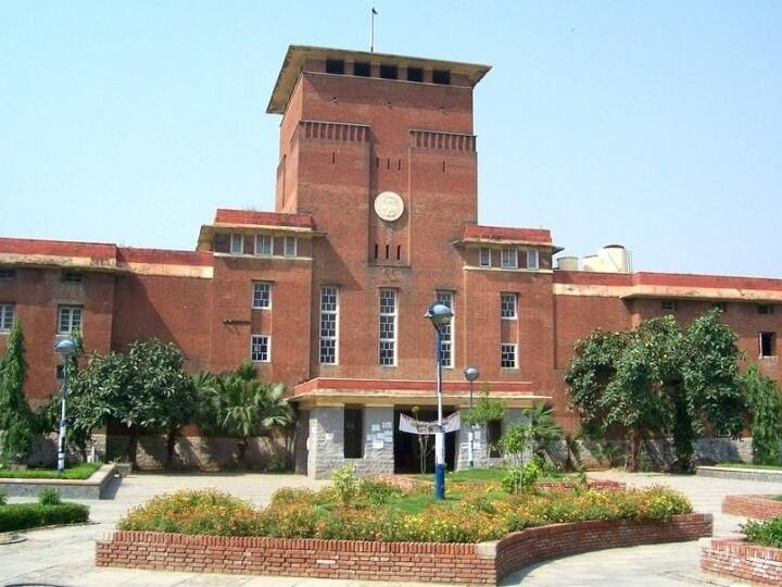 Delhi University News: new college and centres of DU could be on the name of savarkar, patel and phule ANN Delhi University News: सावरकर, पटेल , फुले के नाम पर हो सकते हैं डीयू के नए कॉलेज और सेंटर