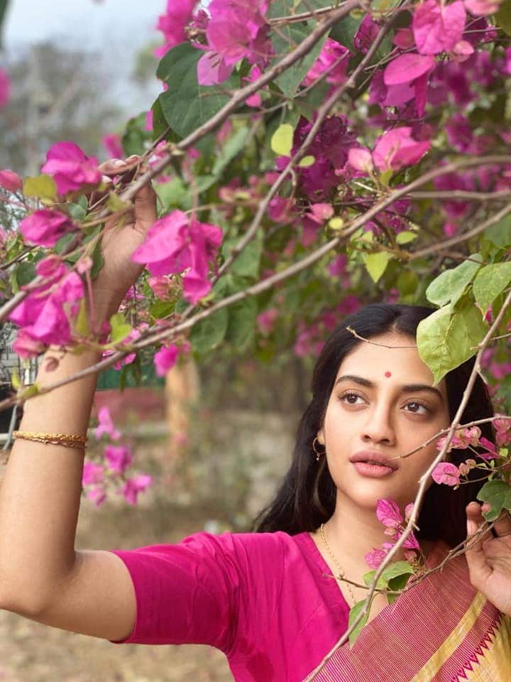 নুসরত জাহান। চর্চার কেন্দ্রবিন্দু তিনি। নতুন মা নুসরত কিন্তু সমস্ত বিতর্ক সরিয়ে উপভোগ করছেন সদ্য মাতৃত্ব।