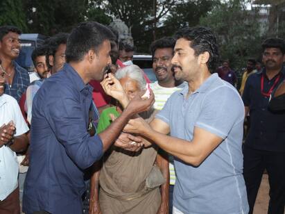 actor soori birthday celebration in surya movie shootingspot சூர்யா படப்பிடிப்பில் சூரியின் பிறந்தநாள் விழா! ஒட்டுமொத்த டீமும் கொண்டாட்டம்!
