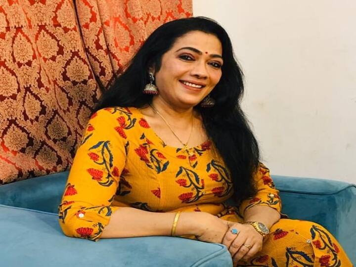 2020 ஆம் ஆண்டில், இவர் பிக் பாஸ் ரியாலிட்டி ஷோவில் போட்டியாளராக நுழைந்தார்