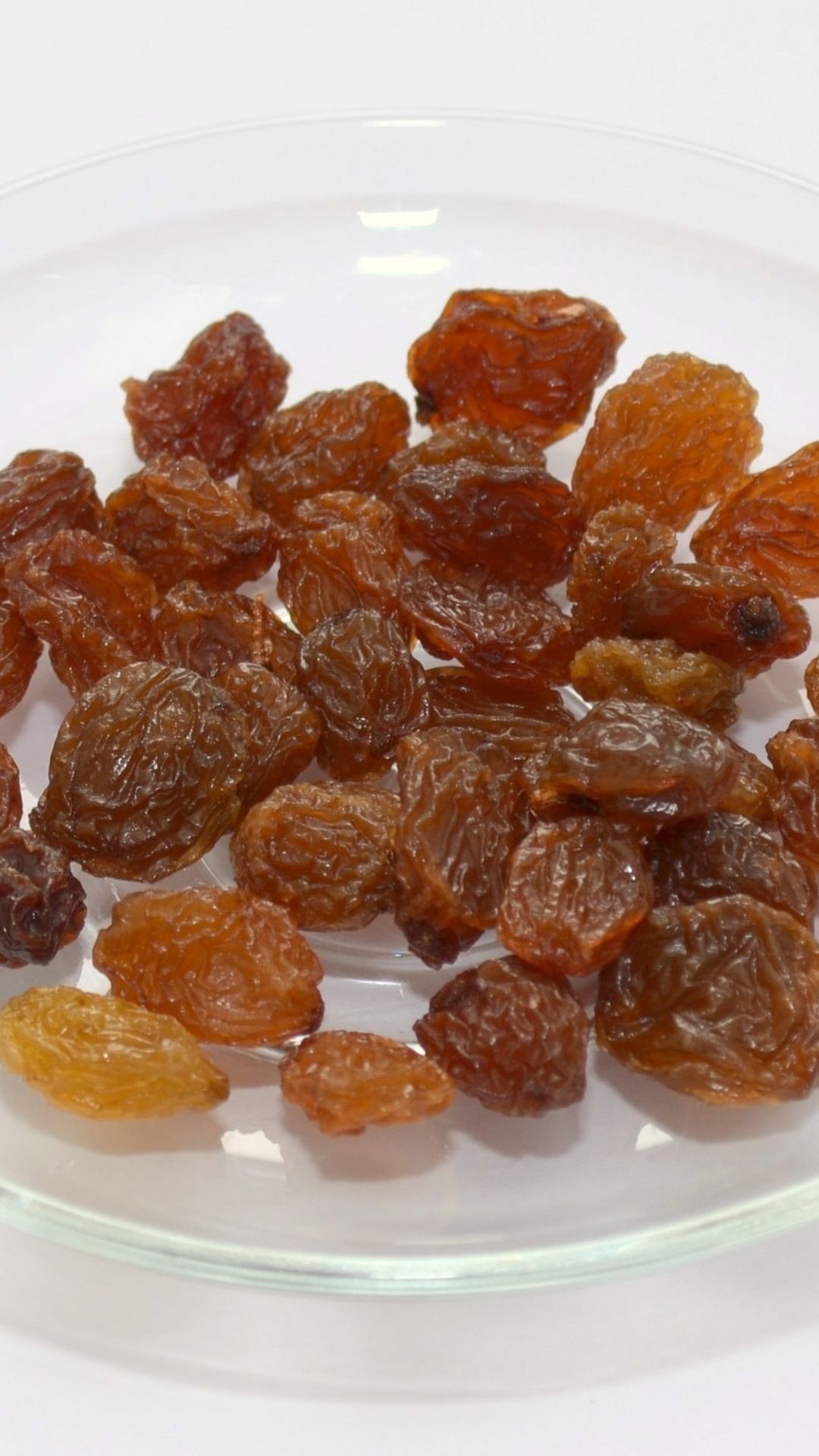 শীতে ভিজে কিসমিসের উপকারিতা