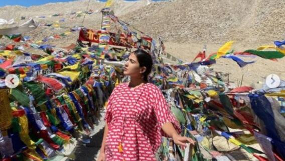 Sara Ali Khan छुट्टियां मनाने पहुंची लद्दाख, मस्ती करते हुए फोटो की शेयर Sara Ali Khan छुट्टियां मनाने पहुंची लद्दाख, मस्ती करते हुए फोटो की शेयर