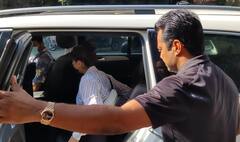 Lunch Date: Sanjay Dutt की पत्नी के साथ लिव इन में रह चुका ये खिलाड़ी अब 41 साल की मशहूर हीरोइन को कर रहा है डेट, देखिए लंच के बाद की तस्वीरें