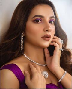 In Pic: বেগুনী গাউনে চোখধাঁধানো পোজ, ছবি পোস্ট অভিনেত্রী শুভশ্রী গঙ্গোপাধ্যায়ের