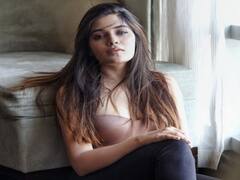 Actress Aathimka pics | அடியே சக்கரகட்டி.. நெஞ்சுகுள்ள ஸ்டிக்கர ஒட்டி.. - ஆத்மிகா போட்டோஷூட்