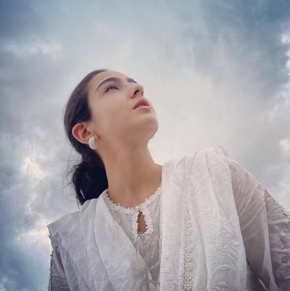 সারাকে শেষবার দেখা যায় বরুণ ধবনের সঙ্গে ‘কুলি নম্বর ওয়ান’ ছবিতে। ছবি সৌজন্যে ইনস্টাগ্রাম/https://www.instagram.com/saraalikhan95/