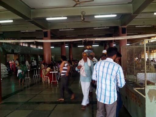 आपण विठुराया आणि बाळूमामांचे भक्त असून येथे फक्त त्यांचे विचार सांगायचे काम आपण करीत असल्याने आपण बाळूमामांच्या नावाचे कुठेही दुरुपयोग करीत नसल्याचे मनोहर मामा सांगतात. मनोहर मामांच्या सांगण्यानुसार ते स्वतः एकही रुपया कोणाकडून घेत नसून सर्व देणग्या या त्यांच्या शिवसिद्धी चॅरिटेबल ट्रस्ट कडे येतात आणि यातून समाजोपयोगी कामे केली जात असल्याचा दावा करतात . नुकत्याच कोकणात आलेल्या पुरानंतर पूर ग्रस्तांना 12 ट्रक धान्य पाठवले तर कोरोना काळात 3500 रक्ताच्या बाटल्या भक्तांनी दिल्याचे मामा सांगतात.तर मनोहरमामा यांच्या मठात आल्याने आमचे समाधान झाल्याचे पुण्याचे भक्त अतुल म्हस्के आणि राहुल घुले यांचे सांगणे आहे .(photo courtesy : www.balumamamandir.org)