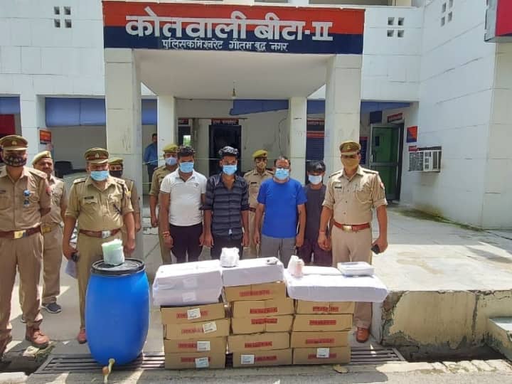 Illegal liquor factory operating in posh sector busted 3 salesmen including owner arrested in Greater Noida ann ग्रेटर नोएडा: पॉश सेक्टर में चल रही अवैध शराब फैक्ट्री का भंडाफोड़, मालिक सहित 3 सेल्समैन गिरफ्तार
