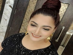 Actress Kushboo Sundar PICS | மன்னன் நீராட வந்த வைகையோ பொய்கையோ - குஷ்பு போட்டோஷூட்