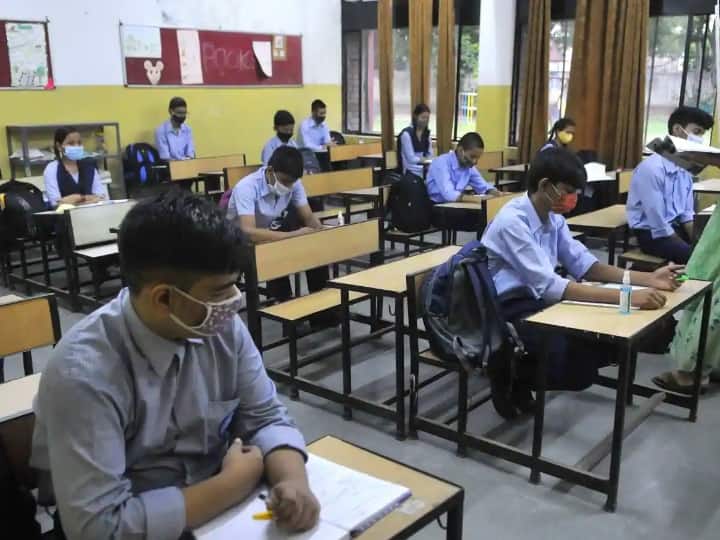 Schools from class 6th to 12th will open in Madhya pradesh from one September coronavirus MP School Reopening: मध्य प्रदेश में 1 सितंबर से खुलेंगे छठी से 12वीं कक्षा तक के स्कूल, 50% क्षमता के साथ लगेगी क्लास