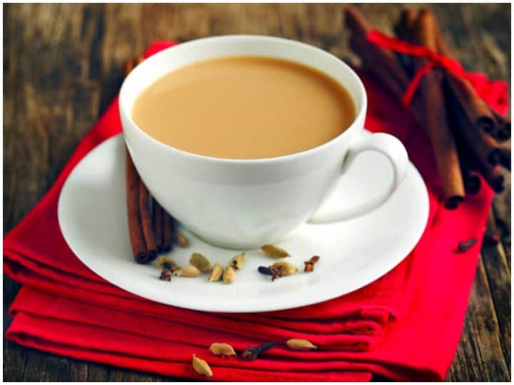 Health and Fitness, Use Jaggery Instead of Sugar in Tea And Benefits of Jaggery Tea Health and Fitness: चाय में चीनी (Sugar) की जगह गुड़ (Jaggery) का करें इस्तेमाल, जानें इसके फायदे
