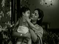 సావిత్రి చేతిలోని ఈ పసివాడు.. ఇప్పుడు స్టార్ హీరో, చెప్పుకోండి చూద్దాం