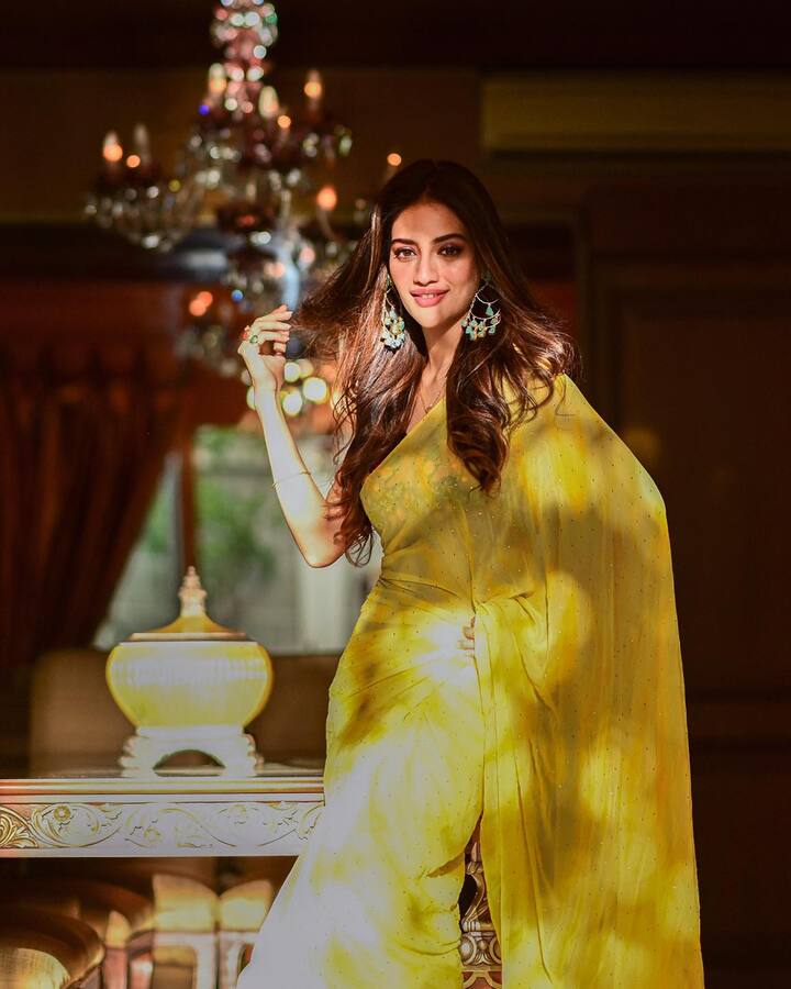 ২০২০ সালে 'এসওএস কলকাতা'-র শ্যুটিং-এর সময় থেকেই দূরত্ব বাড়তে থাকে নিখিল ও নুসরতের মধ্যে। যশ দাশগুপ্তের সঙ্গে ঘনিষ্ঠতা তৈরি হয় তাঁর। যদিও এর আগে একাধিকবার একসঙ্গে অভিনয় করেছেন যশ-নুসরত। আজমের শরিফে একসঙ্গে যশ নুসরতের ছবি ছড়িয়ে পড়ার পর থেকেই ছড়িয়ে পড়ে গুঞ্জন।