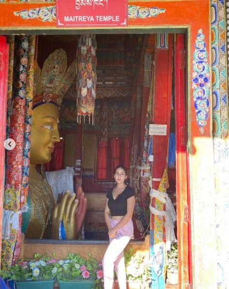 সারার লাদাখ ভ্রমণের ছবি দেখে তাঁর অনুরাগীরা উচ্ছ্বসিত। ছবি সৌজন্যে ইনস্টাগ্রাম/https://www.instagram.com/saraalikhan95/