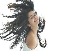 Actress Anupama parameswaran pics | ஏய் சுழலி... அழகி... விலகி... கலக்கட்டி போறவளே - அனுபமா பரமேஸ்வரன் போட்டோஷூட்