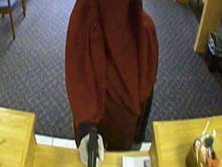 lucknow miscreant wearing burqa robbed jewelery shop ann Robbery: बुर्का पहनकर ज्वेलरी शॉप पर पहुंचा बदमाश, लूट की वारदात को अंजाम देकर हुआ फरार