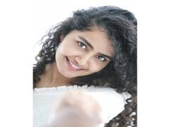 Actress Anupama parameswaran pics | ஏய் சுழலி... அழகி... விலகி... கலக்கட்டி போறவளே - அனுபமா பரமேஸ்வரன் போட்டோஷூட்