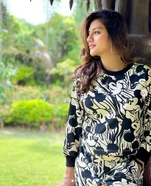ব্যক্তিগত সম্পর্কের টানাপোড়েনের মধ্যেই ছড়ায় অন্য আরেক গুঞ্জন। অন্তঃস্বত্তা অভিনেত্রী নুসরত জাহান। প্রথমে এই খবর গোপন করলেও, পরবর্তীকালে নিজেই অনুরাগীদের সঙ্গে একাধিকবার বেবি বাম্পের ছবি ভাগ করে নেন অভিনেত্রী।