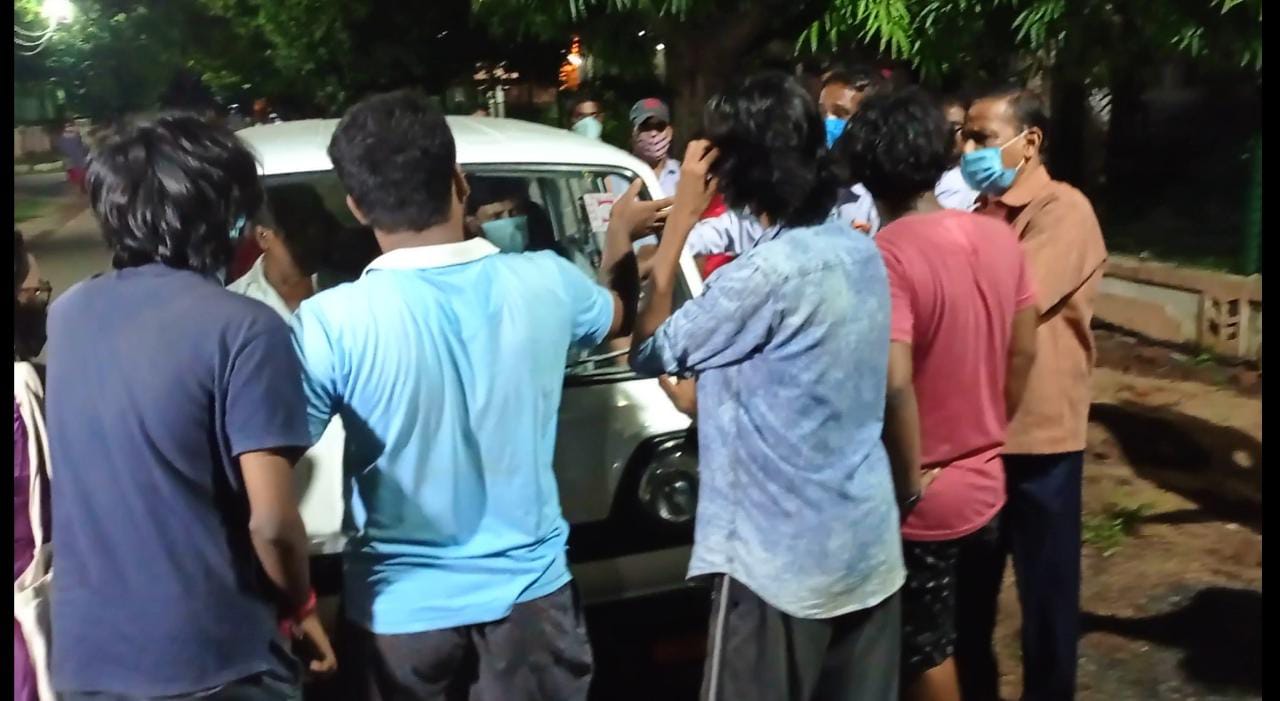 Visva-Bharati: ৩ পড়ুয়াকে বরখাস্তের প্রতিবাদ, বিশ্বভারতীর উপাচার্যের বাসভবন ঘেরাও