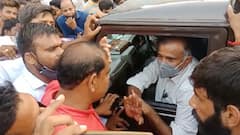 PATAN: કોગ્રેસના MLA કિરીટ પટેલના જન્મદિવસના બેનરને ઉતારાતા વિવાદ, સમર્થકોએ ચીફ ઑફિસરને ધક્કે ચડાવ્યા