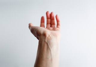 கைகளுக்குள் வளரும் ரத்த நாளம்! - மனித பரிணாம வளர்ச்சியை நிரூபிக்கும் மருத்துவ ஆய்வு!