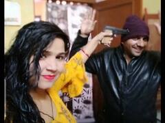 Uttar Pradesh News: बागपत में प्रेमी पर पिस्तौल ताने प्रेमिका की फोटो हुई वायरल, पुलिस ने शुरू की जांच