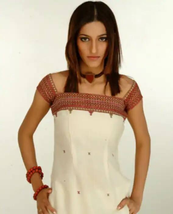 ১৭ বছর বয়সে প্রথমবার মডেলিংয়ের সুযোগ এসেছিল। পুরনো সেই ছবি সোশ্যাল মিডিয়ায় শেয়ার করলেন অভিনেত্রী শ্রুতি হাসান। ছবি সৌজন্যে ইনস্টাগ্রাম/ https://www.instagram.com/shrutzhaasan/