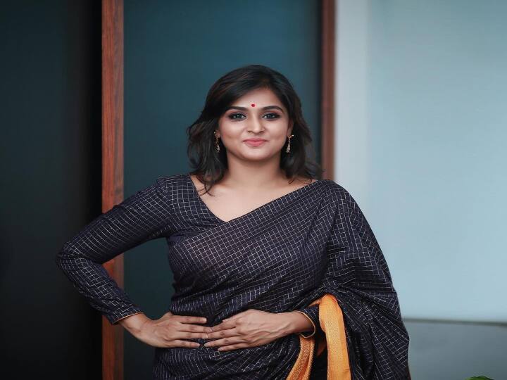 இன்பத்தில் இது என்ன வகை இன்பமோ நெருப்பில் எரிவதை உணருது வயது