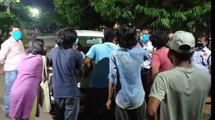মঞ্চ বেঁধে, মাইক নিয়ে, পোস্টার লাগিয়ে বিক্ষোভ চলছে পড়ুয়াদের একাংশের।