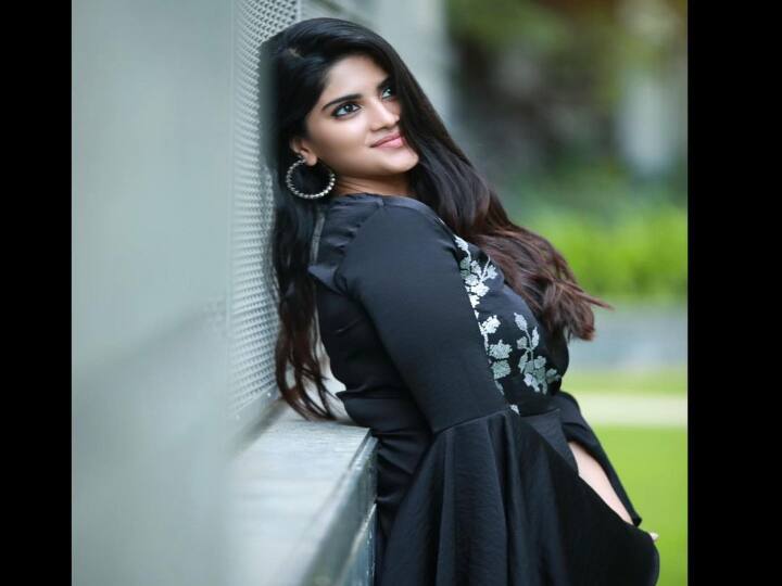 என்னவளே அடி என்னவளே எந்தன் இதயத்தை தொலைத்து விட்டேன்