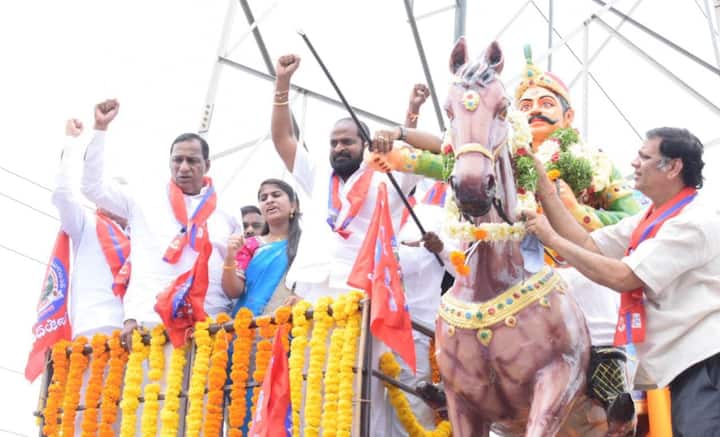 అనంతరం మంత్రి జవహార్ నగర్ మున్సిపాలిటీలో సర్వాయి పాపన్న గౌడ్ విగ్రహాన్ని మరో మంత్రి మల్లా రెడ్డితో కలిసి ఆవిష్కరించారు.