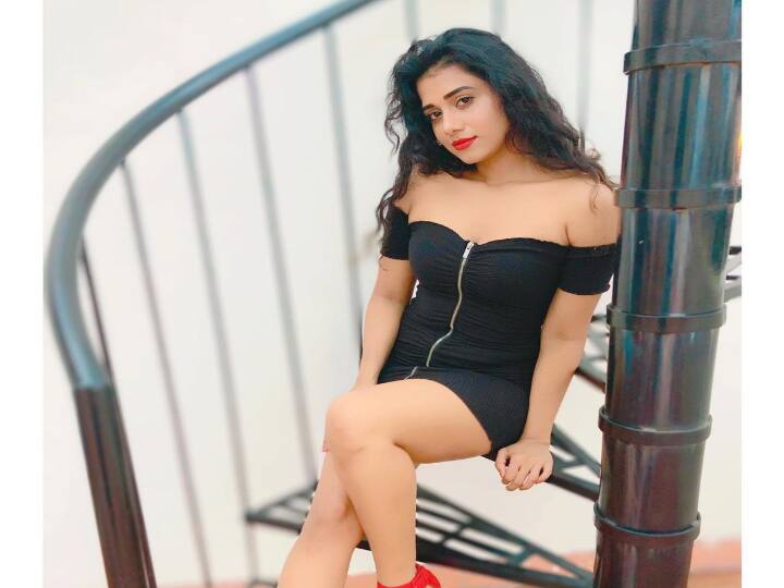 வானவில்லு நீ பின்னி மில்லு நான் என்னை ஏழு கலர் லுங்கியாக மடிச்சுபுட்டாளே