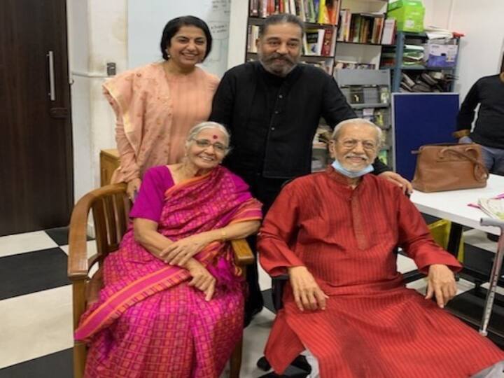 தனது அப்பா சாருஹாசன், அம்மா மற்றும் சித்தப்பா நடிகர் கமல்ஹாசனுடன் சுஹாசினி