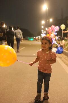 Tank Bund: ట్యాంక్ బండ్ మీద వాహనాలకు నో ఎంట్రీ.. పర్యాటకులు ఎలా ఎంజాయ్ చేస్తున్నారో చూడండి