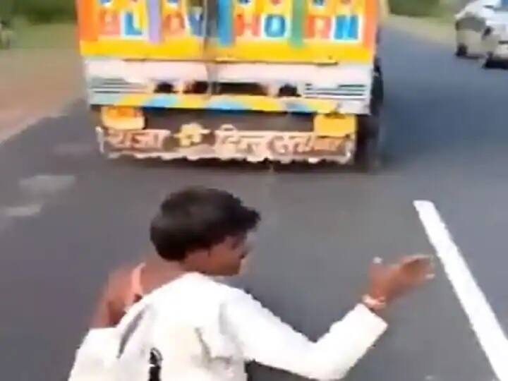 Madhya Pradesh: Neemuch man dies after mob ties him to truck and dragged, 5 held Madhya Pradesh: মধ্যপ্রদেশে চোর সন্দেহে নৃশংস অত্যাচার করে আদিবাসী ব্যক্তিকে খুন, গ্রেফতার ৫