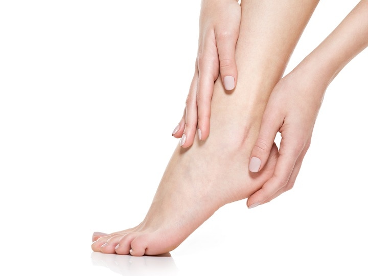 Foot and Heel Pain Causes Symptoms Diagnosis and Treatment | शरीर में इस  विटामिन की कमी से होता है एड़ी में दर्द, इन घरेलू नुस्खे से कर सकते हैं ठीक