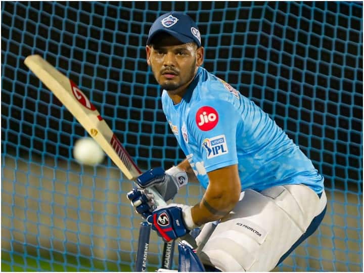 अय्यर कंधे में चोट की वजह से आईपीएल 2021 के पहले चरण में नहीं खेले थे. वह टीम के आने से पहले दो हफ्ते तक सहायक कोच प्रवीण आमरे के साथ अभ्यास कर रहे हैं. (फोटो दिल्ली कैपिटल्स ट्विटर)