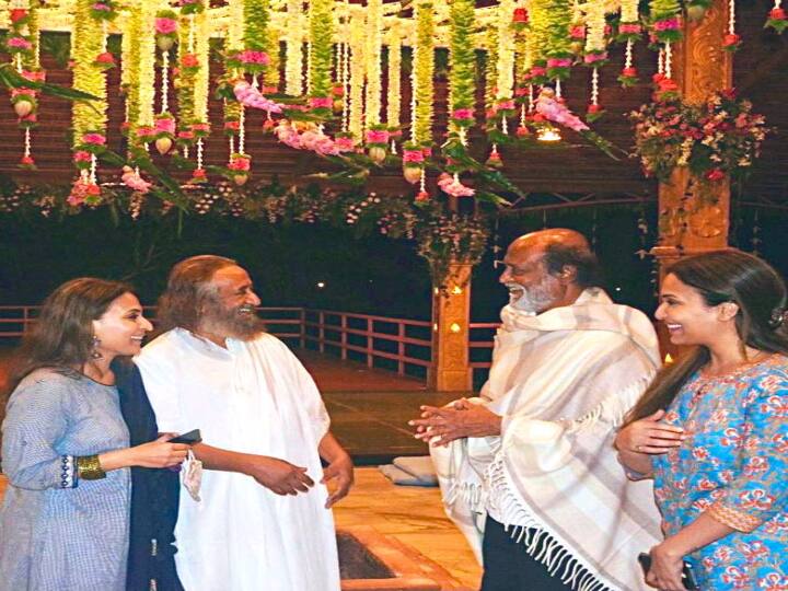 Actor Rajini meets Sri Sri Ravi Shankar Rajinikanth: மகள்களுடன் ஸ்ரீ ஸ்ரீ ரவிசங்கரை சந்தித்தார் ரஜினிகாந்த்..!